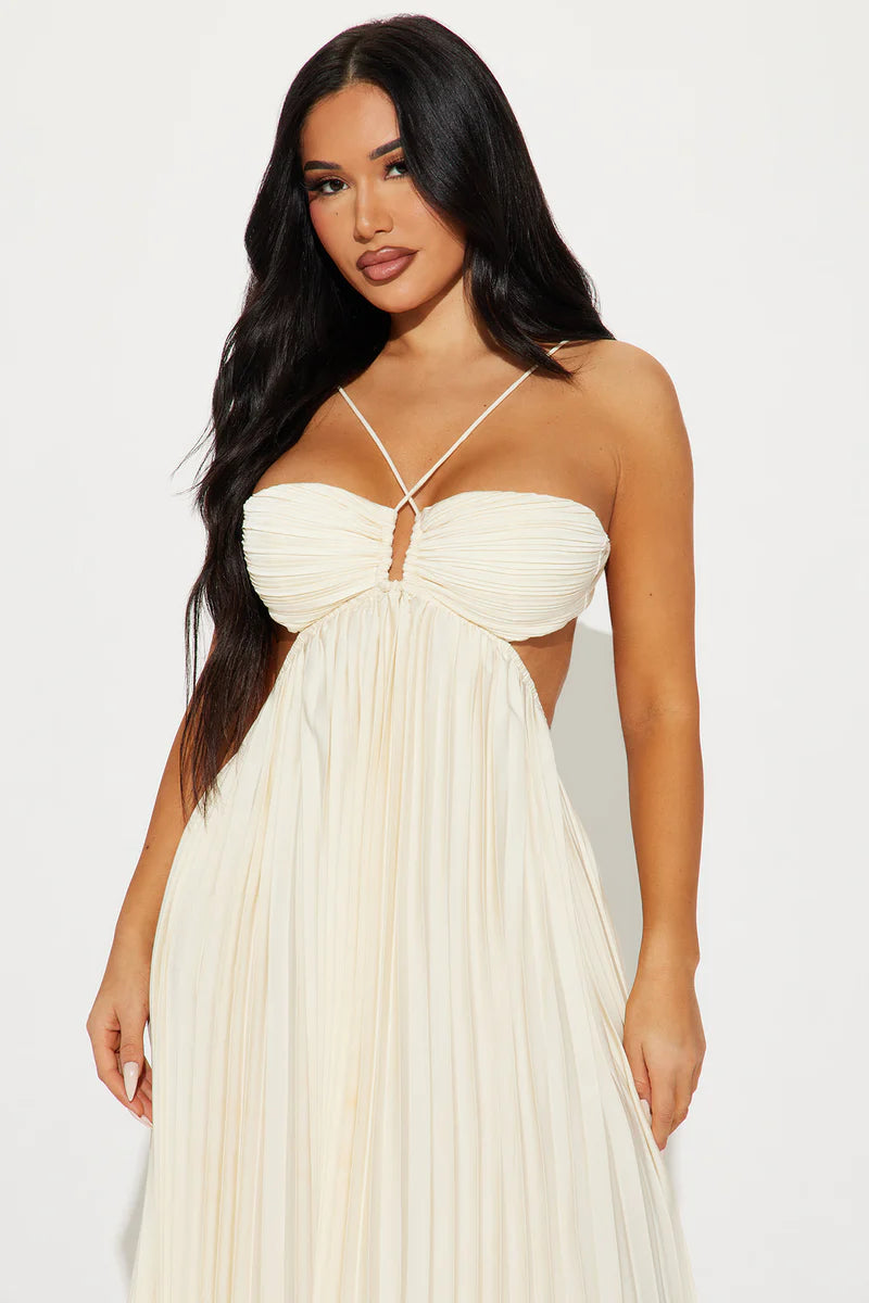 Robe tube plissée sans manches
