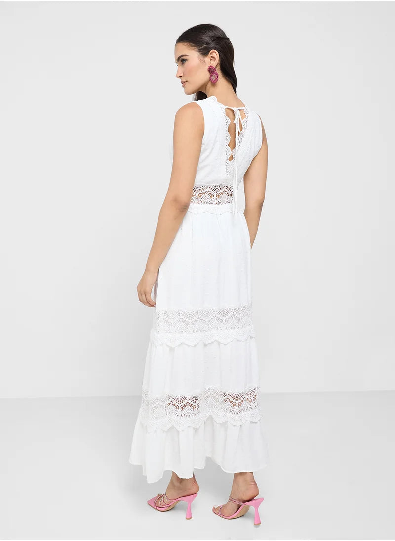 Robe Décolleté en Dentelle