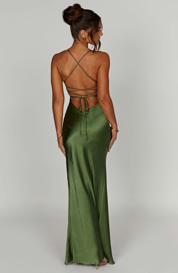 Robe satin longue dos nu et fendu