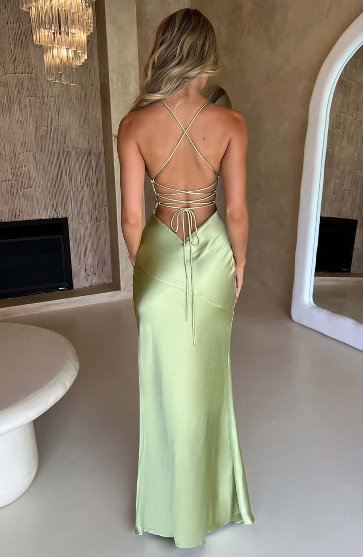 Robe satin longue dos nu et fendu