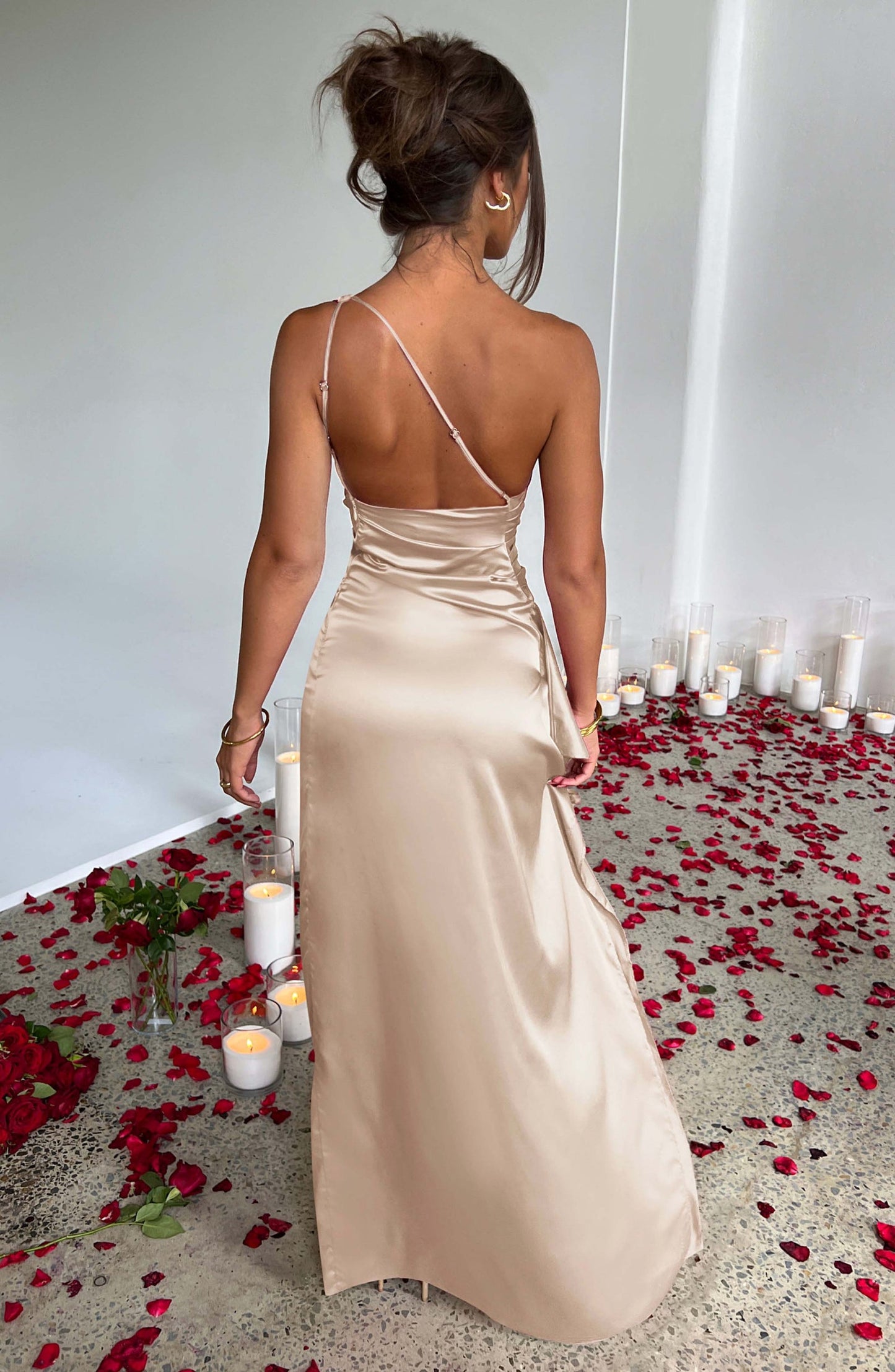 Robe à une épaule