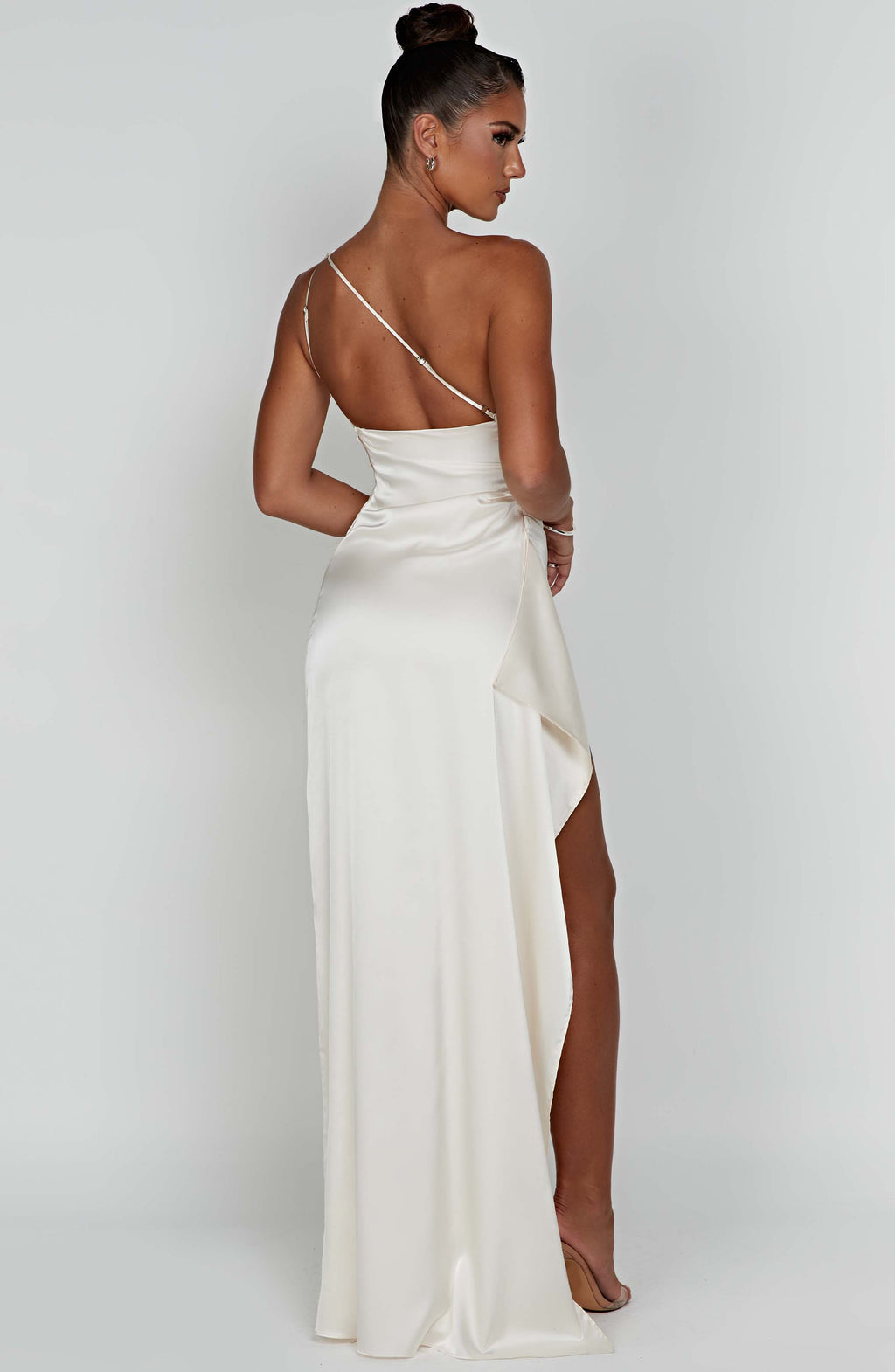 Robe à une épaule