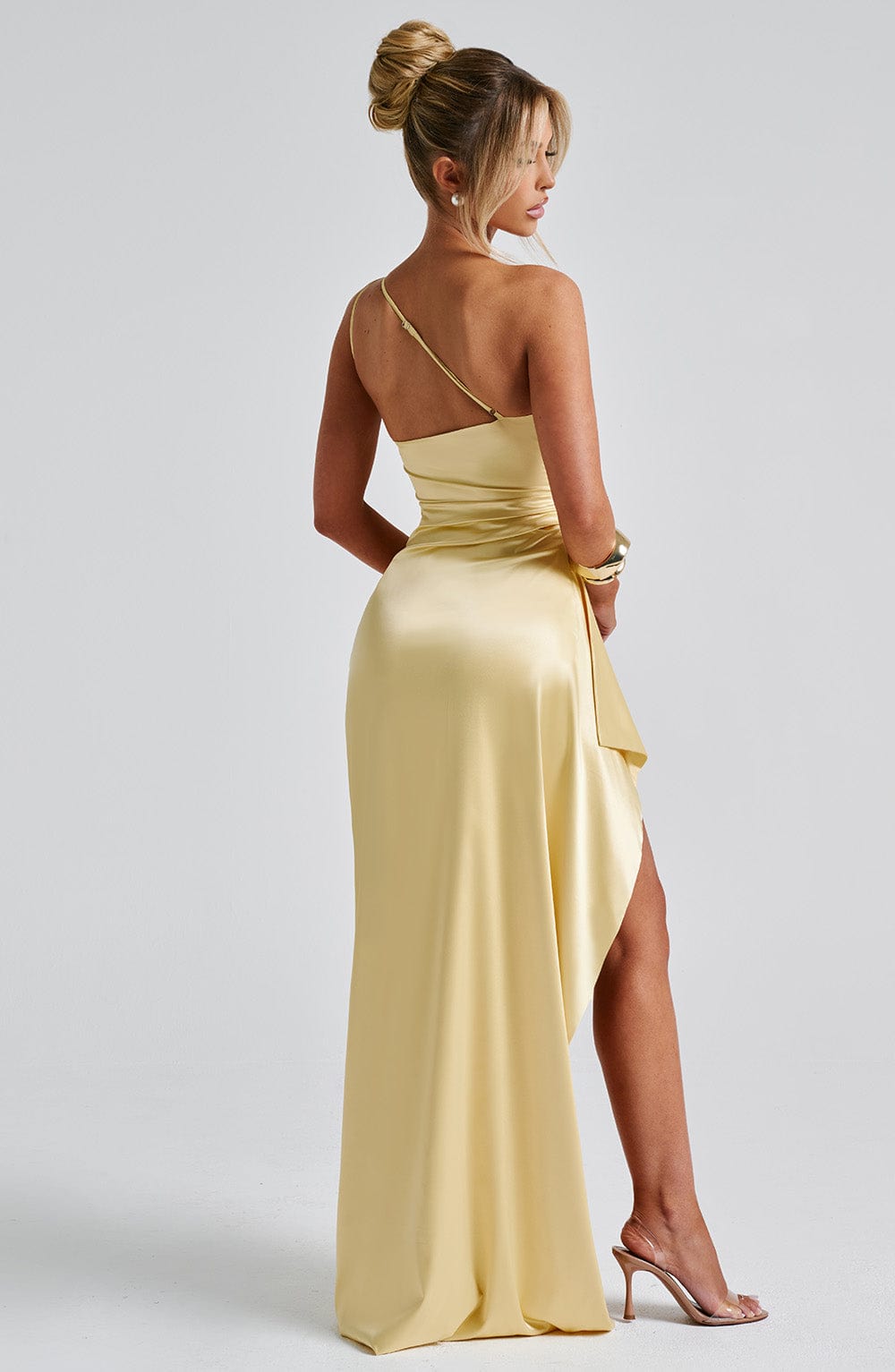 Robe à une épaule