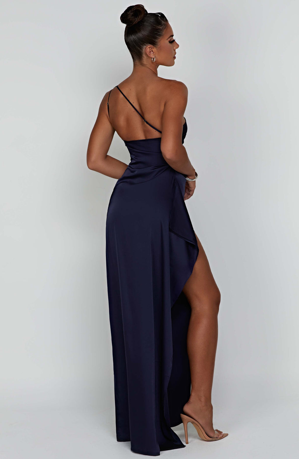 Robe à une épaule