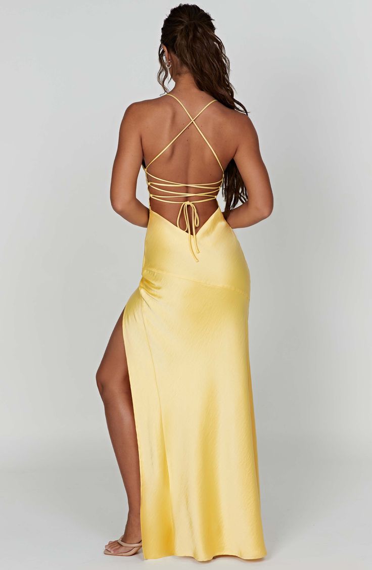 Robe satin longue dos nu et fendu