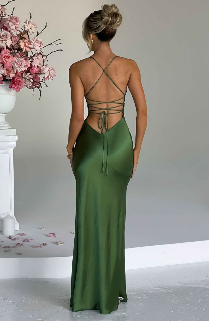 Robe satin longue dos nu et fendu