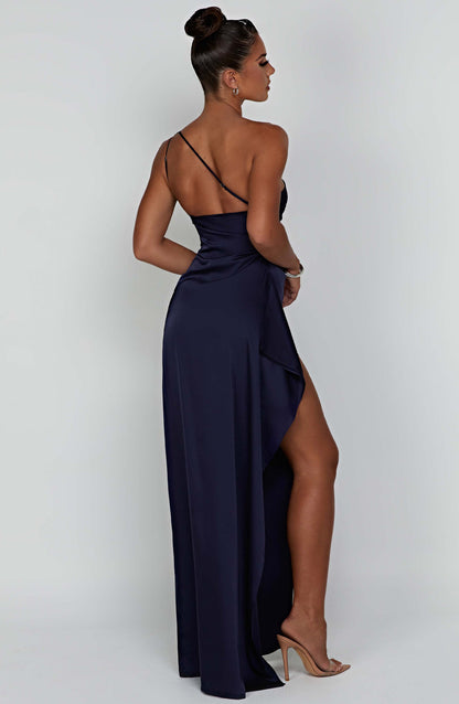 Robe à une épaule