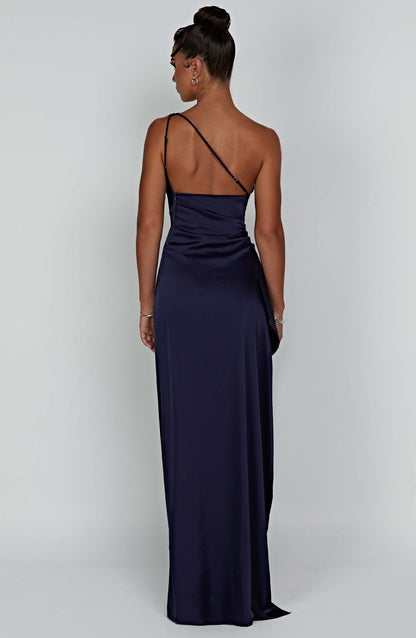 Robe à une épaule