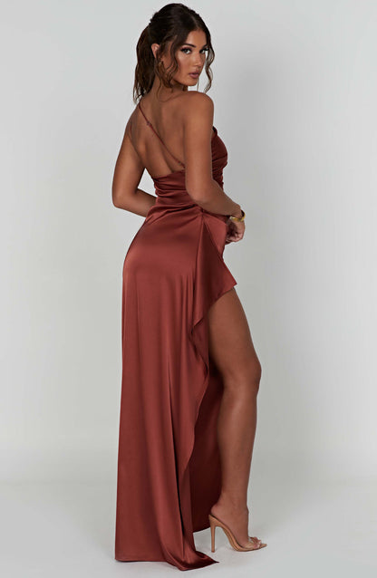 Robe à une épaule